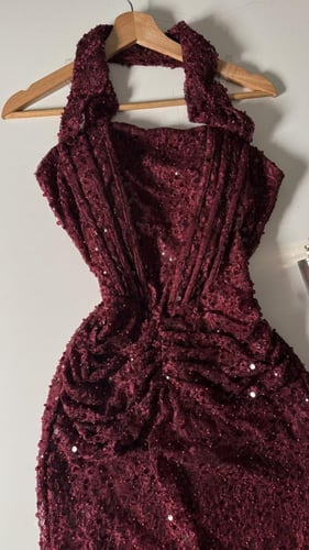 فستان البرغندي