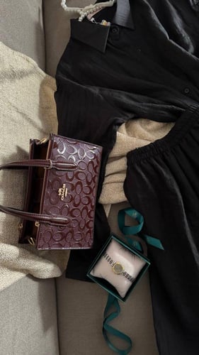 طقم سفر أسود