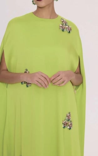 جلابيه لون بطيخي مطعمه بالاحجار