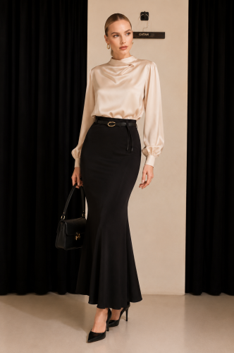 Black skirt with a belt