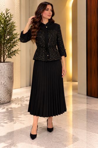 طقم اسود وذهبي