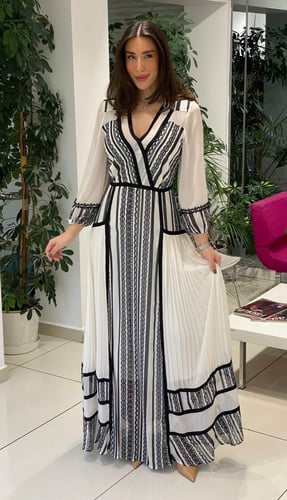 فستان ابيض واسود من بولين بو