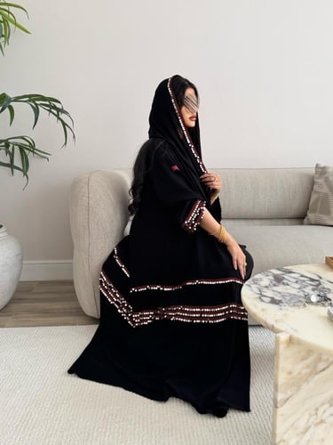 عباية D799 - (كولكشن التاسيس) بقماش ملكي تدخيلات ت...