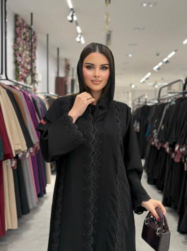 عباية D908 - بقماش كريب ملكي تدخيلات كلفة دانتل نص...