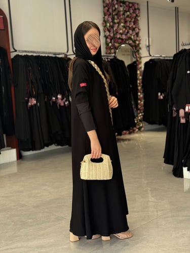 عباية D547 - عباية صيفيه قماش ملكي مطرز من الامام...