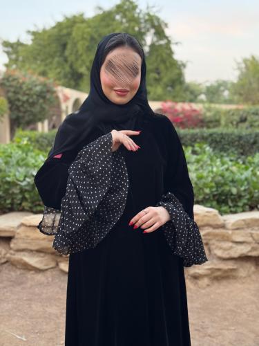 عباية D654 - شتوية قماش مخمل اكمام كسرات شيفون منق...