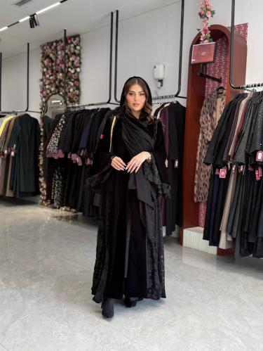 عباية D657 - شتوية قماش مخمل مزينه بأكمام كسرات -...