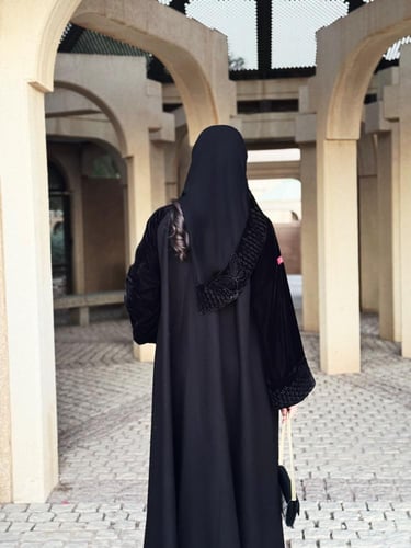 عباية D623 - دبل كلوش كتان مع مخمل مطرز - اسود
