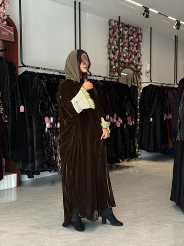 عباية D708-شتويه قماش مخمل ناعم بقصه نصف بشت - زيت...