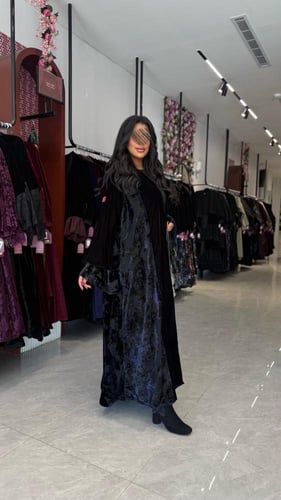 عباية D657 - شتوية قماش مخمل مزينه بأكمام كسرات -...