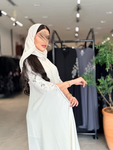 عباية D971 - قطرية بقماش كريب إحساس بشك - ابيض