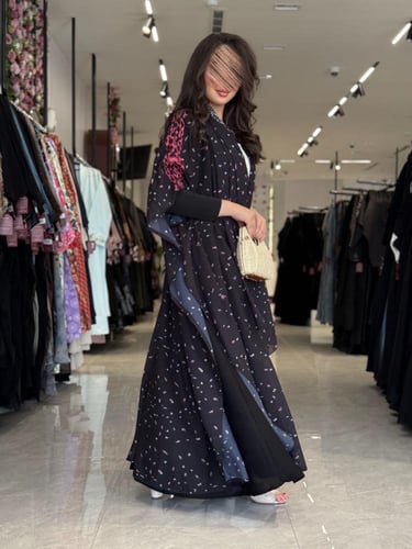 عباية D446 - اسود منقط زهري