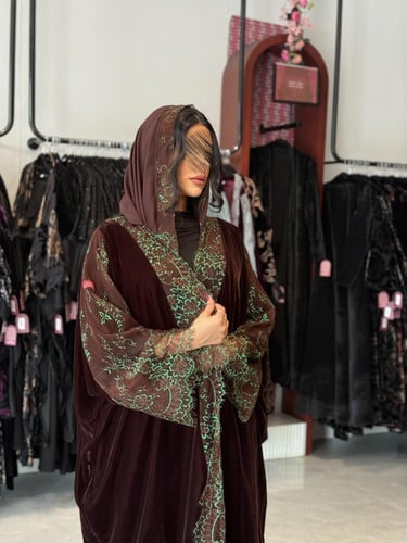 عباية D706- قماش مخمل تدخيلات الدانتيل قصة نصف بشت...