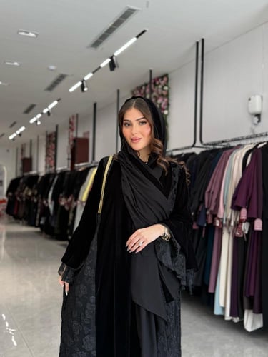 عباية D657 - شتوية قماش مخمل مزينه بأكمام كسرات -...