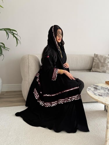 عباية D799 - (كولكشن التاسيس) بقماش ملكي تدخيلات ت...