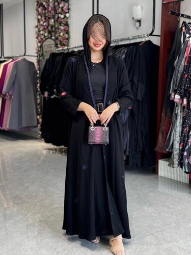 عباية D555 - قماش ملكي مطرز كامل وحبل من الامام -...