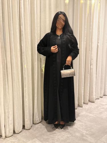 عباية D859 - بقماش سراميك بتطريز هاري اسود