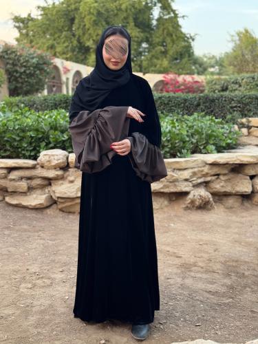 عباية D654 - شتوية قماش مخمل اكمام كسرات تفته - بن...