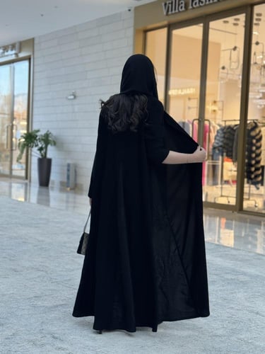 عباية D608 - عباية قماش ملكي تطريز جوانب - اسود
