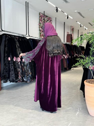 عباية D706- قماش مخمل تدخيلات الدانتيل قصة نصف بشت...