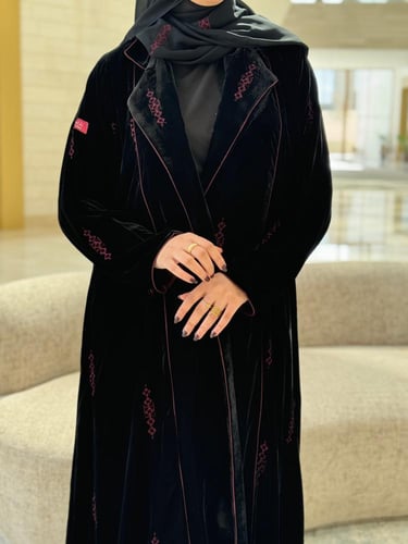 عباية D145 - تطريز عنابي