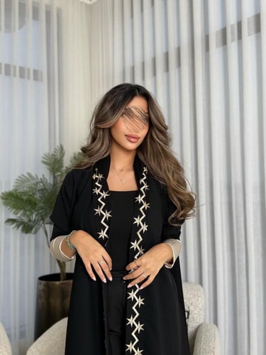 عباية D583 - قماش انترنت مطرزة من الامام - بيج