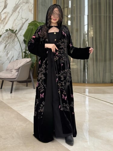 عباية D648 - شتوية قماش مخمل بطبعات ورد