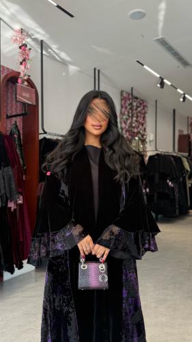 عباية D657 - شتوية قماش مخمل مزينه بأكمام كسرات -...