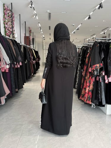 عباية D780- بقماش كريب الابداع مع كاروهات دانتل -...