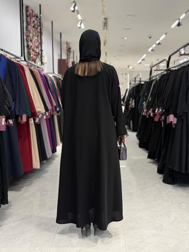 عباية D909 - بقماش كريب ملكي بقيطان بالياقة والاكم...