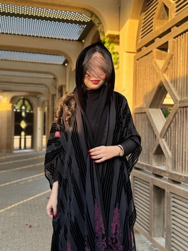 عباية D625 - شتوية قماش مخمل بطبعات ملونة - فوشي