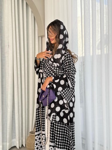 عباية D450 - اسود بأبيض