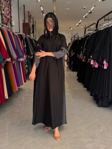 عباية D903 - بقماش كتان مع تفتة مزين بطبعات فراشة...