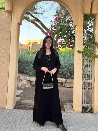 عباية D637 - عباية كريب الابداع مزين بكرستال