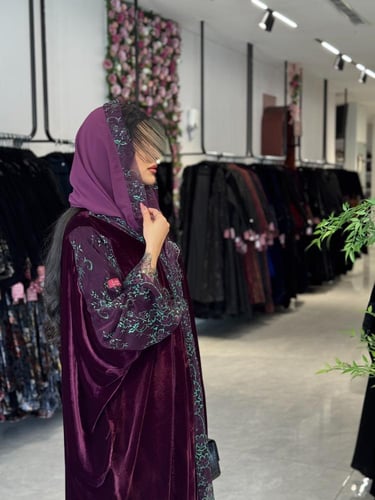 عباية D706- قماش مخمل تدخيلات الدانتيل قصة نصف بشت...