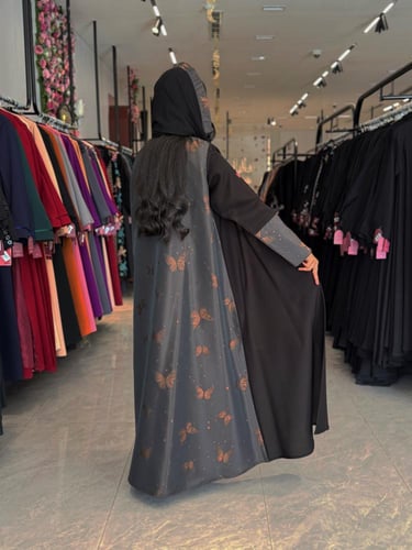 عباية D903 - بقماش كتان مع تفتة مزين بطبعات فراشة...