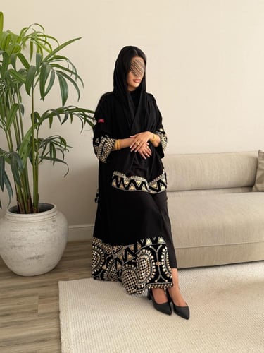 عباية D800 - (كولكشن التاسيس) بقماش ملكي مع ترتر و...