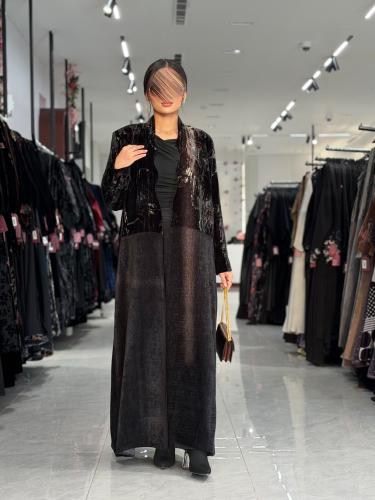 عباية D692 - شتويه قماش مخمل مع شامواه - اسود