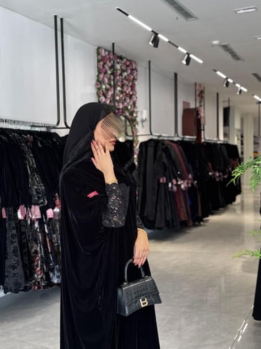 عباية D664-قماش مخمل مزين باكمام دانتيل قصة نص بشت...