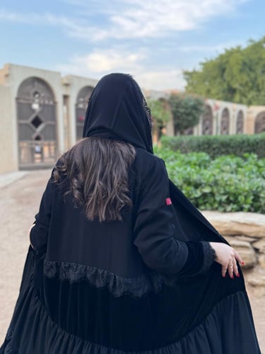 عباية D653 - شتوية طبقات مخمل مع كريب الابداع - اس...