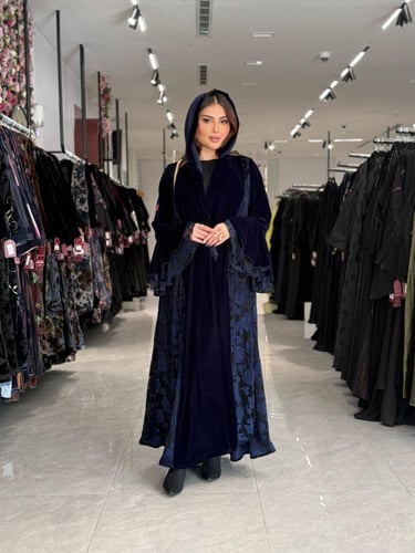 عباية D657 - شتوية قماش مخمل مزينه بأكمام كسرات -...