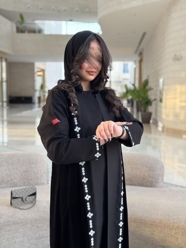 عباية D638 - شتوية قماش كتان مع مخمل مطرز