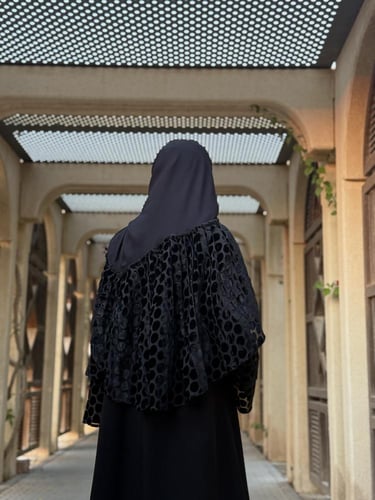 عباية D621 - اكمام منقطة