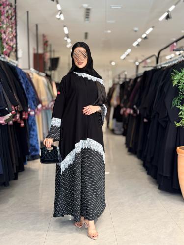 عبايه D5087 -بقماش ملكي مزينه بكلفه دانتل ابيض