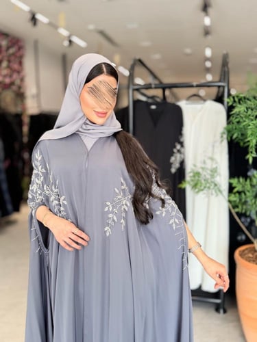 عباية D971 - قطرية بقماش كريب إحساس بشك - رصاصي