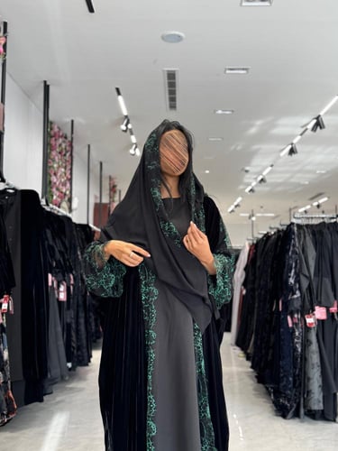 عباية D706- قماش مخمل تدخيلات الدانتيل قصة نصف بشت...