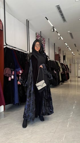 عباية D657 - شتوية قماش مخمل مزينه بأكمام كسرات -...