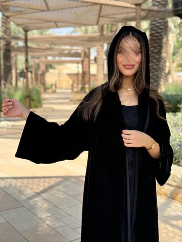 عباية D711-شتويه قماش مخمل اسود دبل كلوش