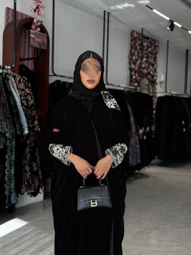 عباية D664-قماش مخمل مزين باكمام دانتيل قصة نص بشت...