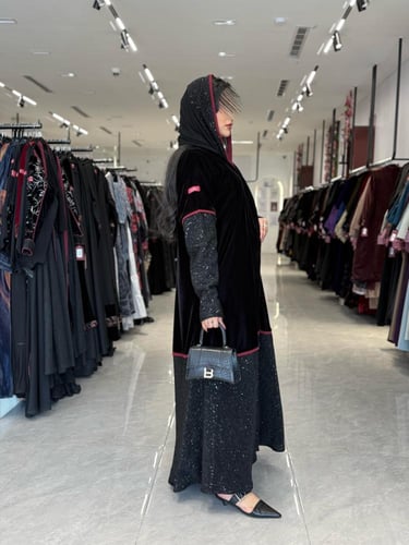 عباية D741 - بقماش مخمل مع ترتر - تحديد عنابي